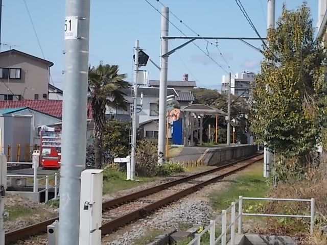 近くの駅まで1,900m（徒歩24分）