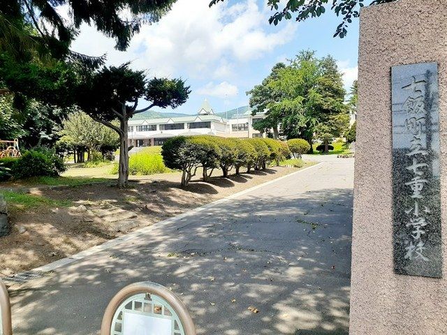 近くの小学校まで700m（徒歩9分）