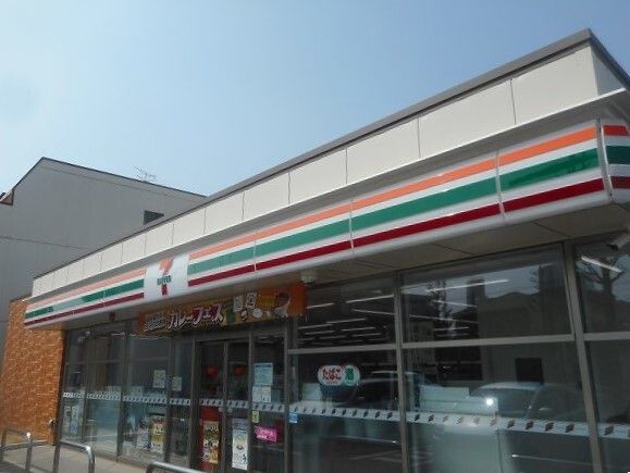 近くのセブンイレブンまで30m（徒歩1分）