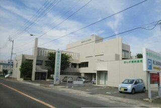 近くの綾田内科さんまで700m（徒歩9分）