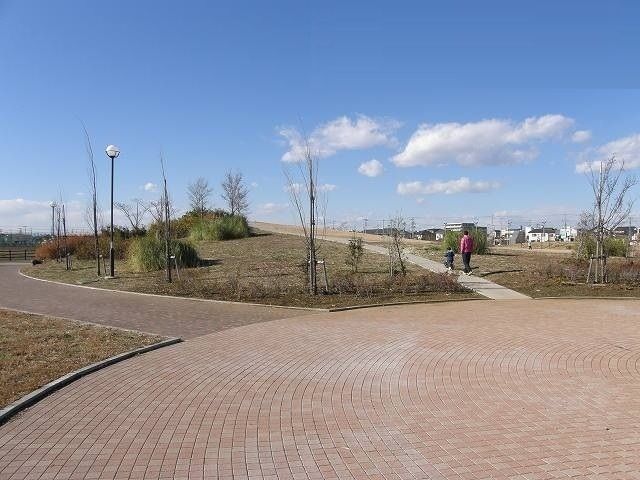 近くの公園まで1,100m（徒歩14分）