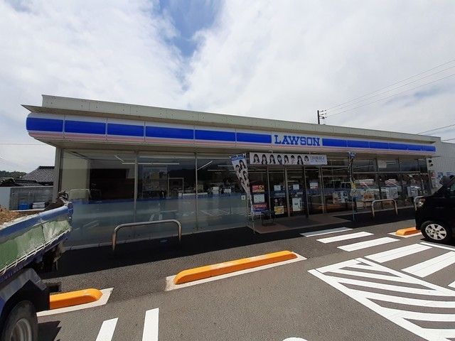 近くのローソンまで400m（徒歩5分）