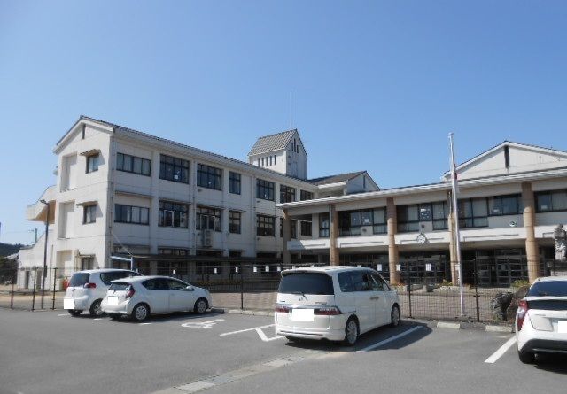 近くの玉緒小学校まで950m（徒歩12分）