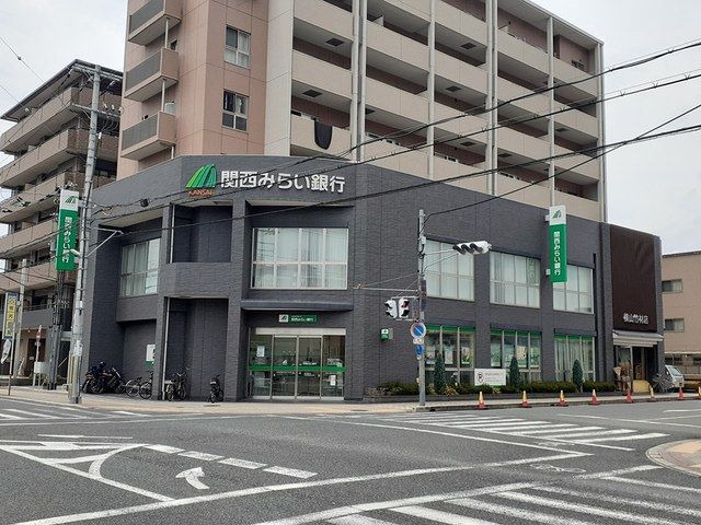 近くの銀行まで1,000m（徒歩13分）