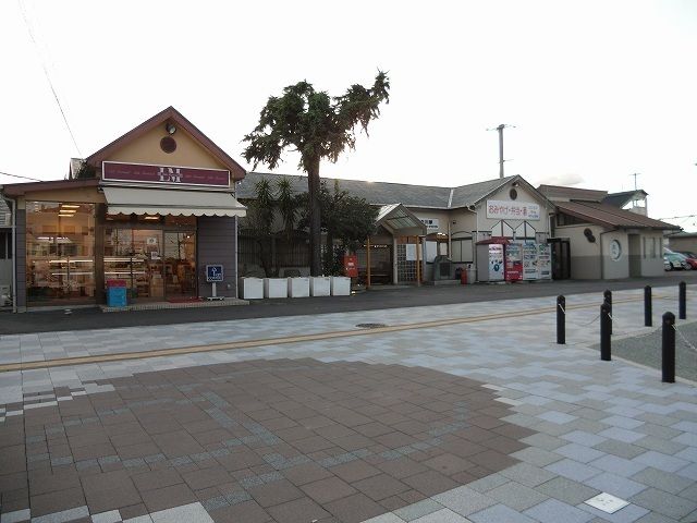 近くの駅まで400m（徒歩5分）