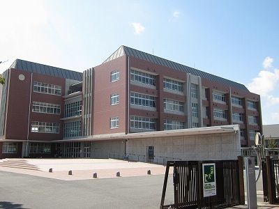 近くの北島中学校まで600m（徒歩8分）