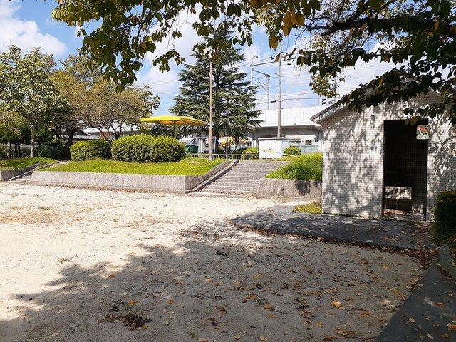 近くの西新田公園まで183m（徒歩3分）