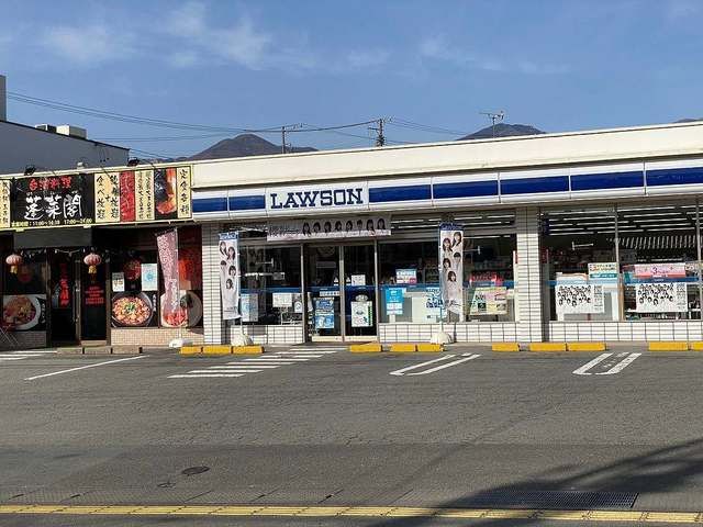 近くのローソン小諸南町店まで60m(徒歩1分)
