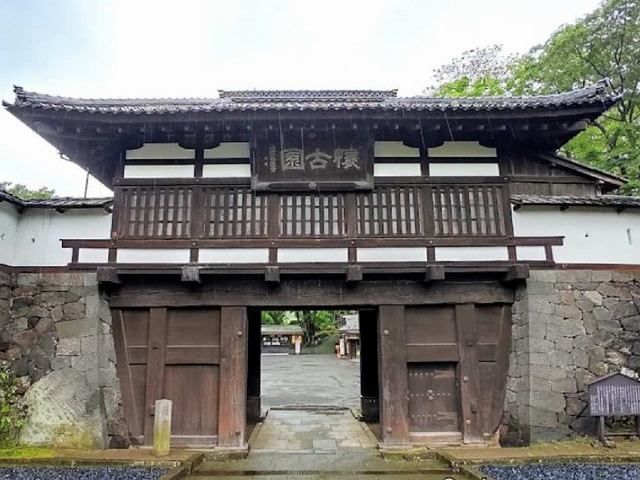 近くの小諸城址 懐古園まで1,400m(徒歩18分)