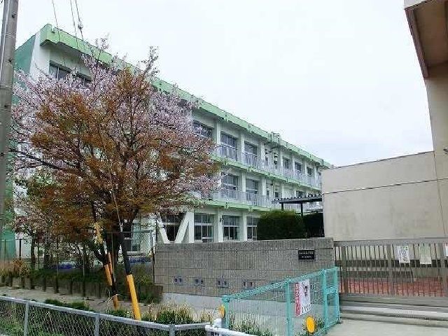 近くの甚目寺南小学校まで850m（徒歩11分）