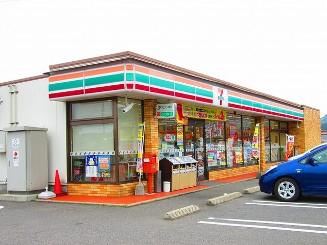 近くのセブンイレブンまで700m（徒歩9分）