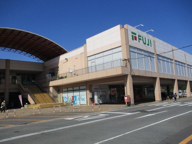 近くのフジまで2,700m（徒歩34分）
