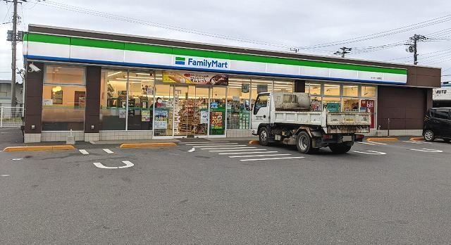 近くのコンビニまで1,200m（徒歩15分）