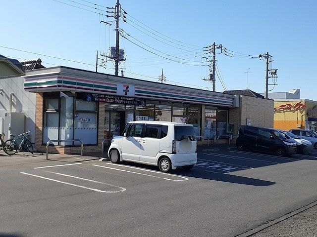 近くのセブンイレブン藤ヶ丘1丁目店まで700m（徒歩9分）