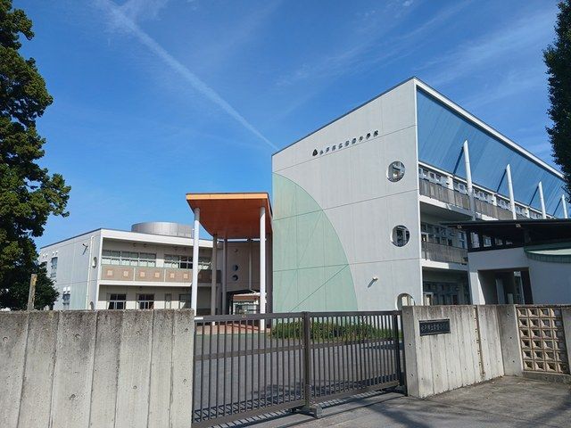 近くの小学校まで550m（徒歩7分）