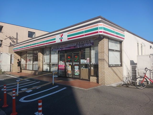 近くのセブンイレブン浜田町2丁目店まで180m（徒歩3分）
