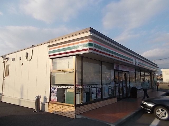 近くのセブン-イレブン富士市津田町店まで700m（徒歩9分）