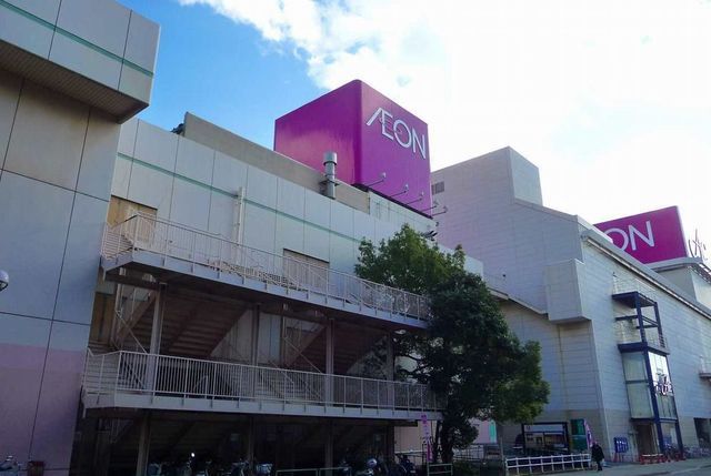 近くのイオン加古川店まで1,100m（徒歩14分）