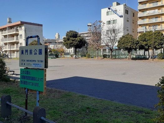 近くの東門前公園まで400m(徒歩5分)