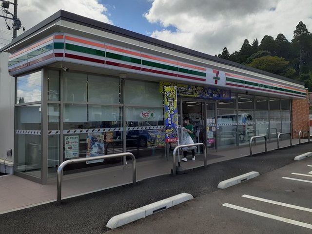 近くのセブンイレブンまで1,000m（徒歩13分）