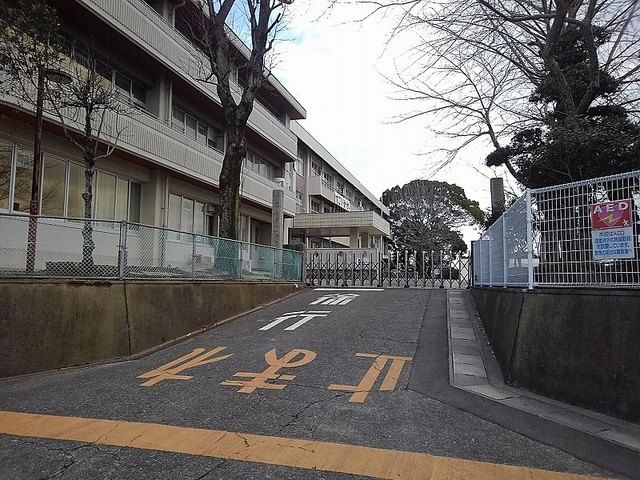 近くの如水小学校まで1,300m(徒歩17分)