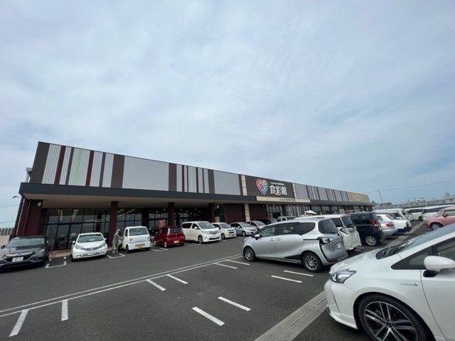 近くの食彩館まで1,400m(徒歩18分)
