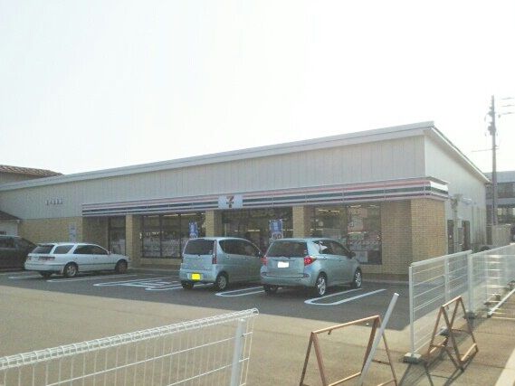 近くのセブンイレブン長岡市立劇場前店まで450m（徒歩6分）