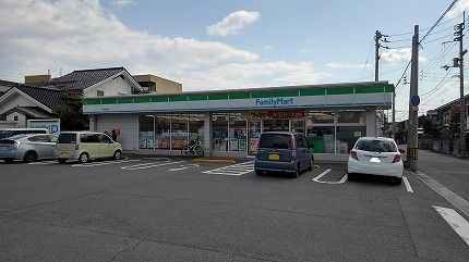 近くのファミリーマート福岡町南店さんまで550m（徒歩7分）