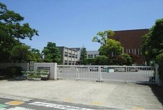 近くの白鳥小学校まで2,200m（徒歩28分）
