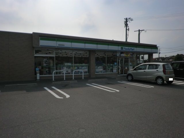 近くのファミリーマート長島長徳店まで220m(徒歩3分)