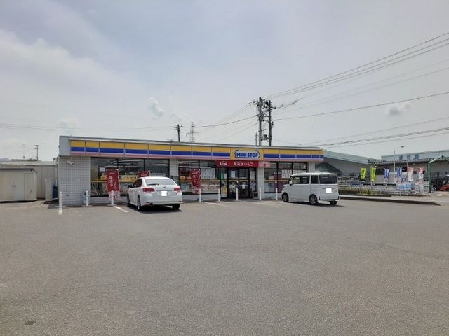 近くのミニストップ原町大木戸店まで500m(徒歩7分)