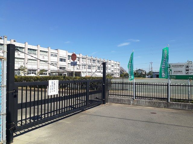 近くの一宮市立　赤見小学校まで717m（徒歩9分）