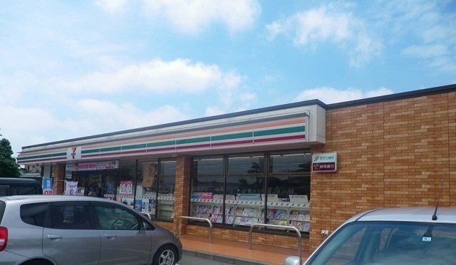 近くのセブンイレブン宇佐美芝原店まで300m(徒歩4分)