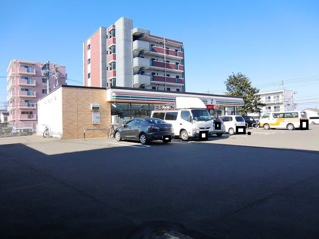 近くのコンビニまで850m（徒歩11分）