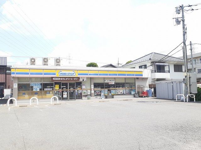 近くのコンビニまで264m（徒歩4分）