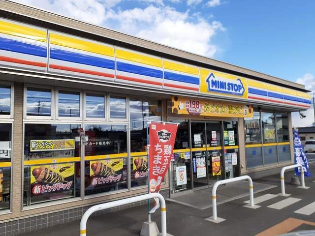 近くのコンビニまで760m（徒歩10分）