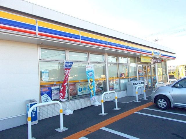 近くのコンビニまで450m（徒歩6分）