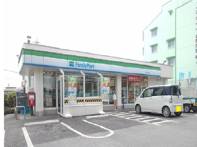 近くのファミマ具志川仲嶺店まで700m(徒歩9分)