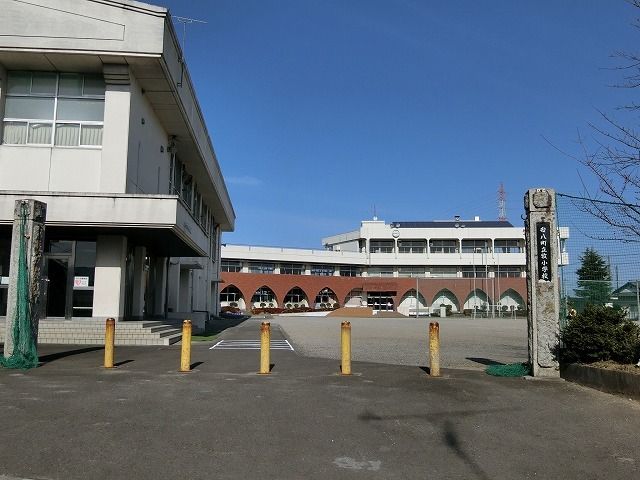 近くの小学校まで1,703m（徒歩22分）