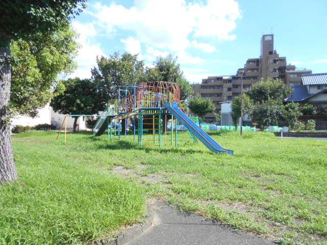 近くの東島北公園まで180m（徒歩3分）