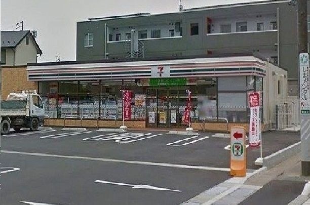 近くのセブンイレブン岐阜東島2丁目店まで400m（徒歩5分）