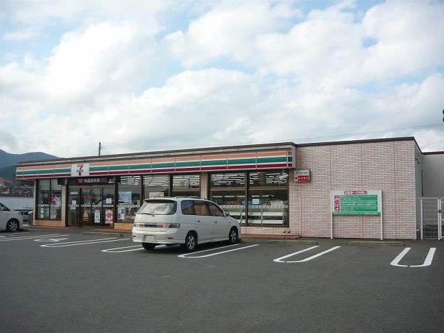 近くのコンビニまで750m（徒歩10分）