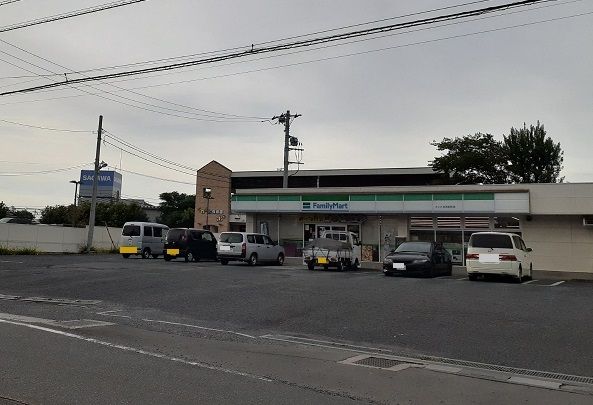 近くのファミマ　さいたま宮前町店まで750m（徒歩10分）