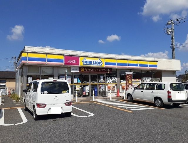 近くのミニストップまで1,700m（徒歩22分）