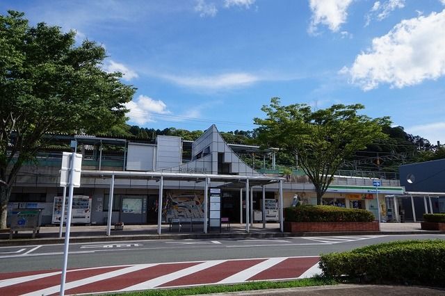 近くのJR海老津駅まで600m（徒歩8分）