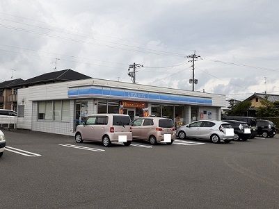 近くのローソン出水八幡宮前店まで1,300m(徒歩17分)
