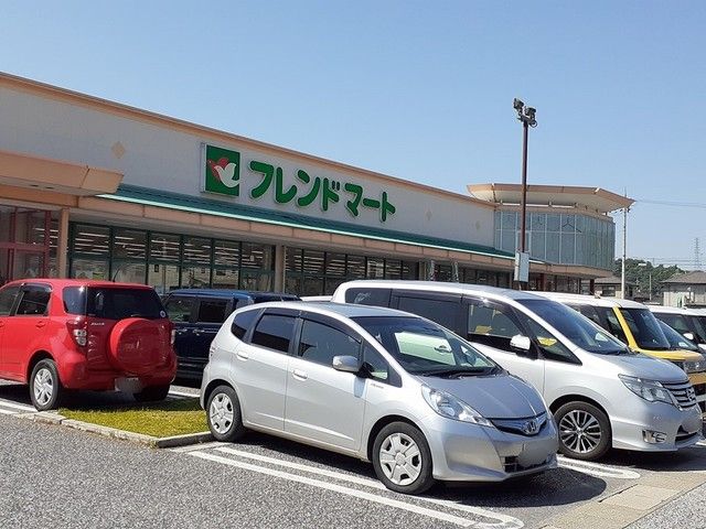 近くのスーパーまで1,100m（徒歩14分）