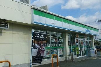 近くのコンビニまで600m（徒歩8分）