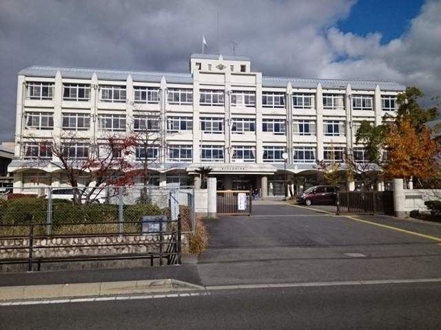 近くの守山市立物部小学校まで2,100m（徒歩27分）