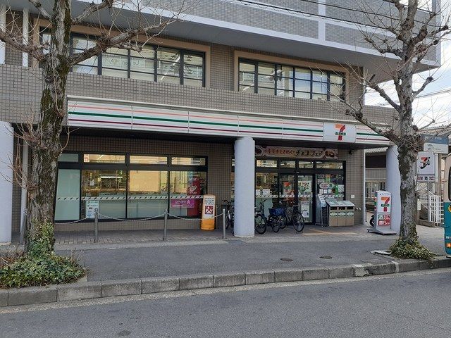 近くのセブンイレブン京都修学院駅前店まで750m（徒歩10分）